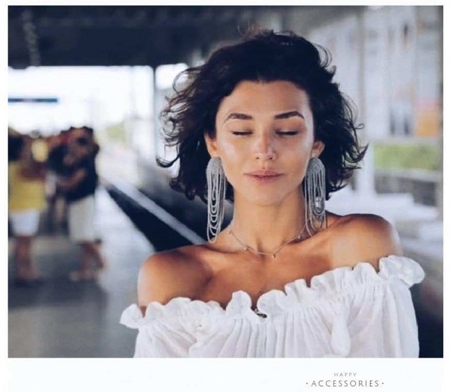 "Как ангел": звезда "Орла и Решки" показала стройную фигуру в платье от украинского дизайнера