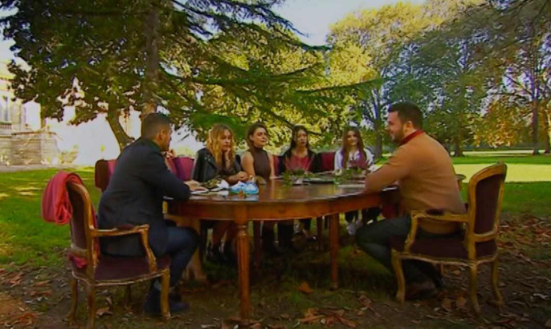 Французские страсти: Холостяк сорвал маски с участниц шоу