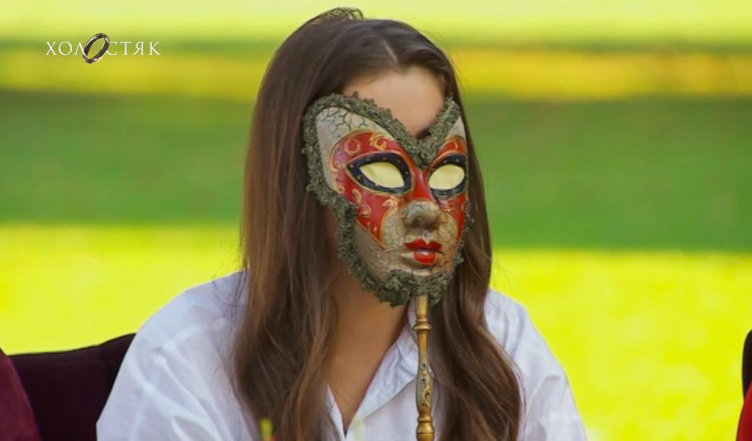 Французские страсти: Холостяк сорвал маски с участниц шоу