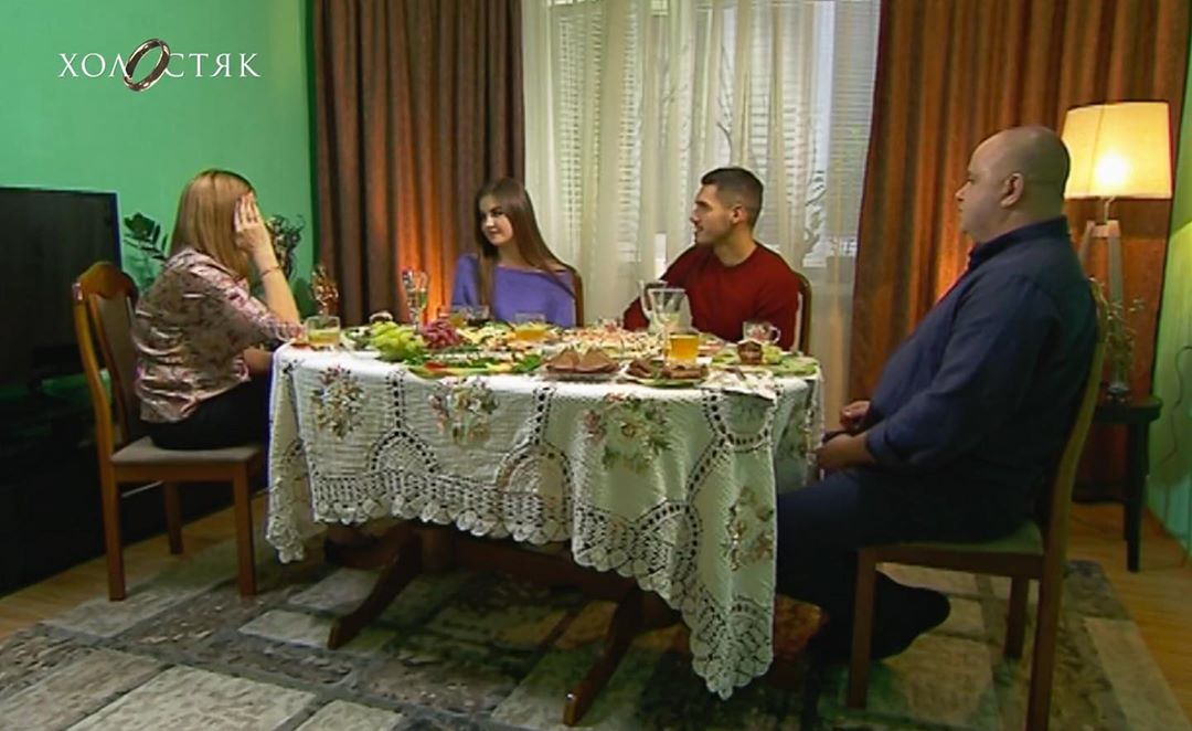 Холостяк 9: знакомство с родителями девушек стало для Добрынина квестом