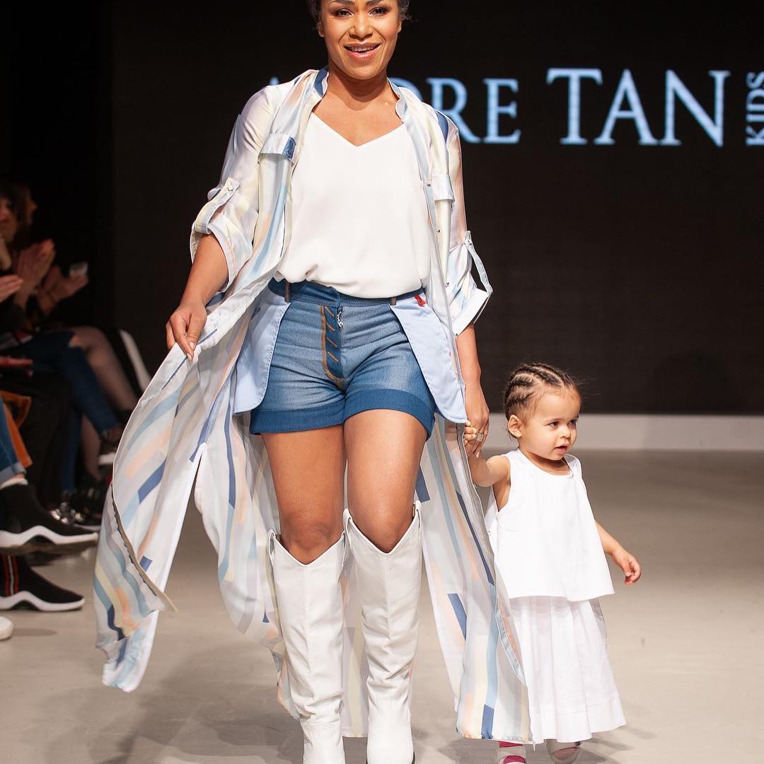 Юная модель: маленькая дочка Гайтаны дебютировала на подиуме