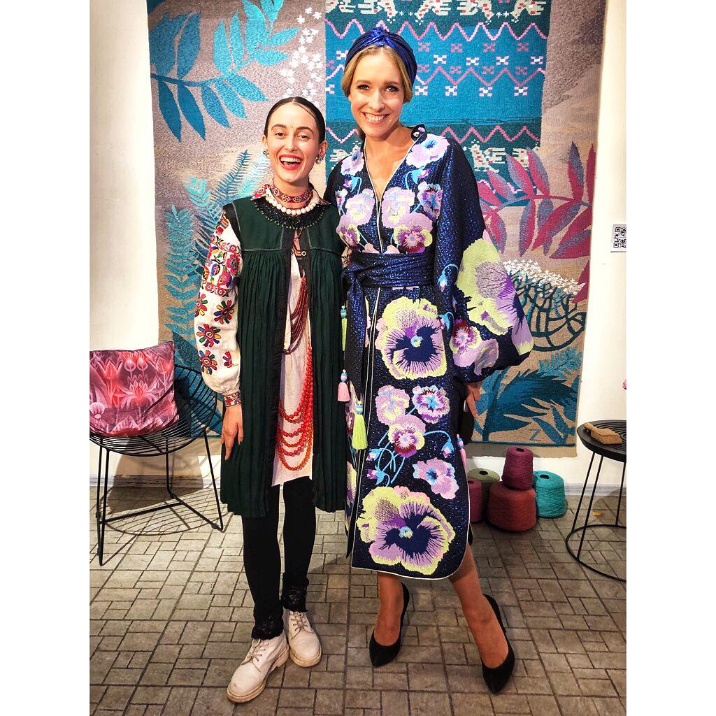 Дівчина-весна: Катя Осадча зачарувала яскравим образом у квітчастій сукні