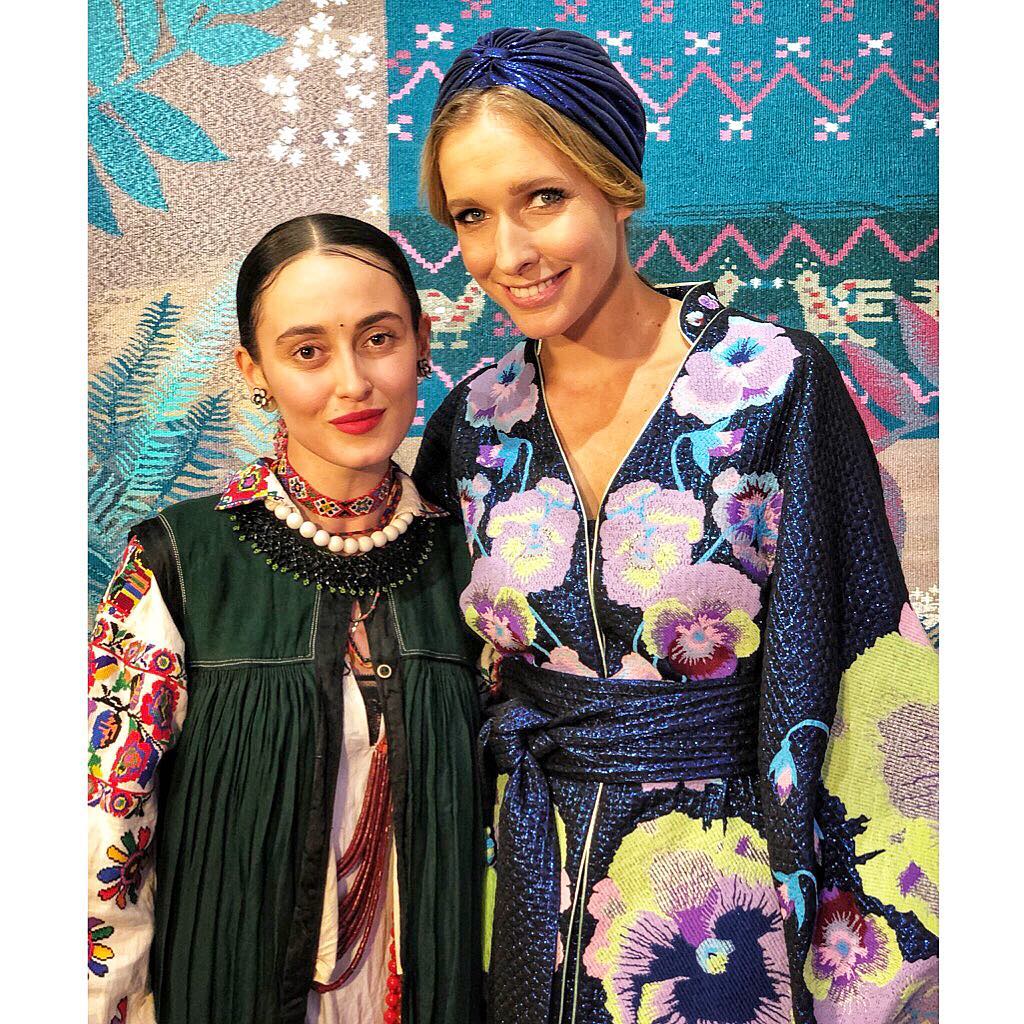 Дівчина-весна: Катя Осадча зачарувала яскравим образом у квітчастій сукні