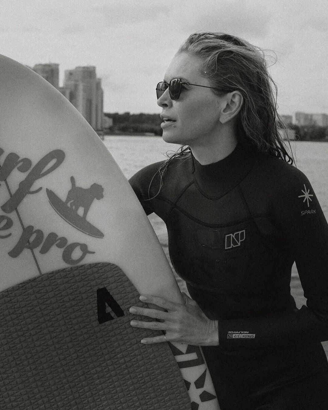 "Відчуття непередавані": смілива Віра Брежнєва вперше встала на вейксерф