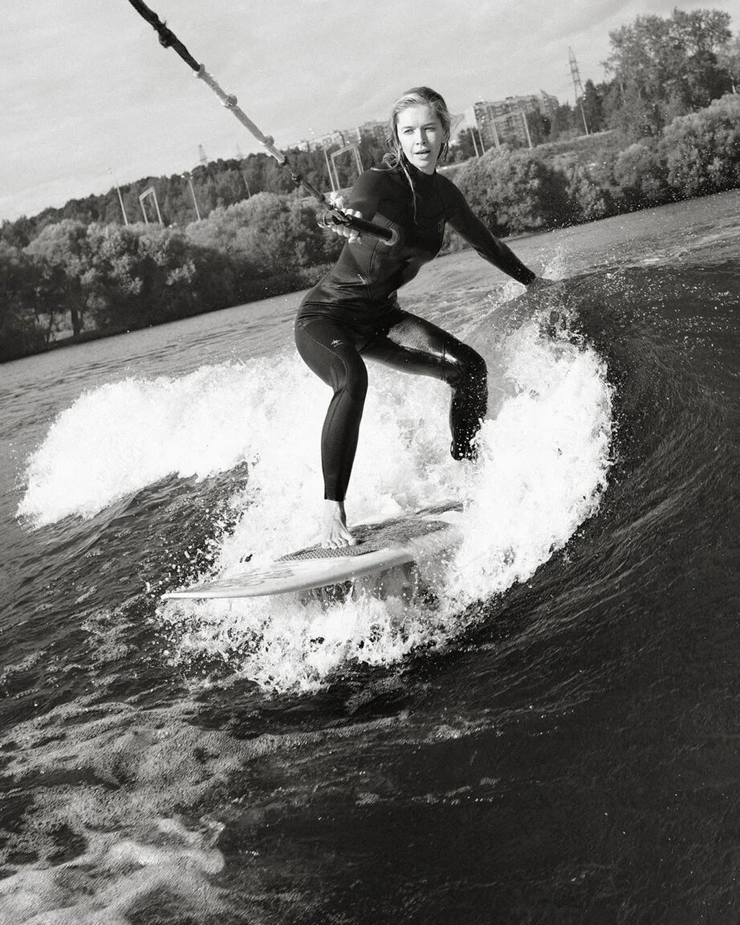 "Відчуття непередавані": смілива Віра Брежнєва вперше встала на вейксерф