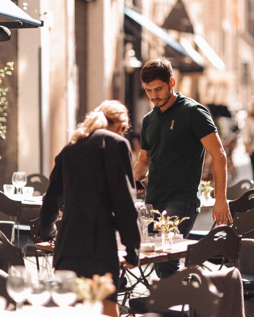 "Как звезды Голливуда": Холостяк 9 умилил сеть нежными фото с любимой из Рима