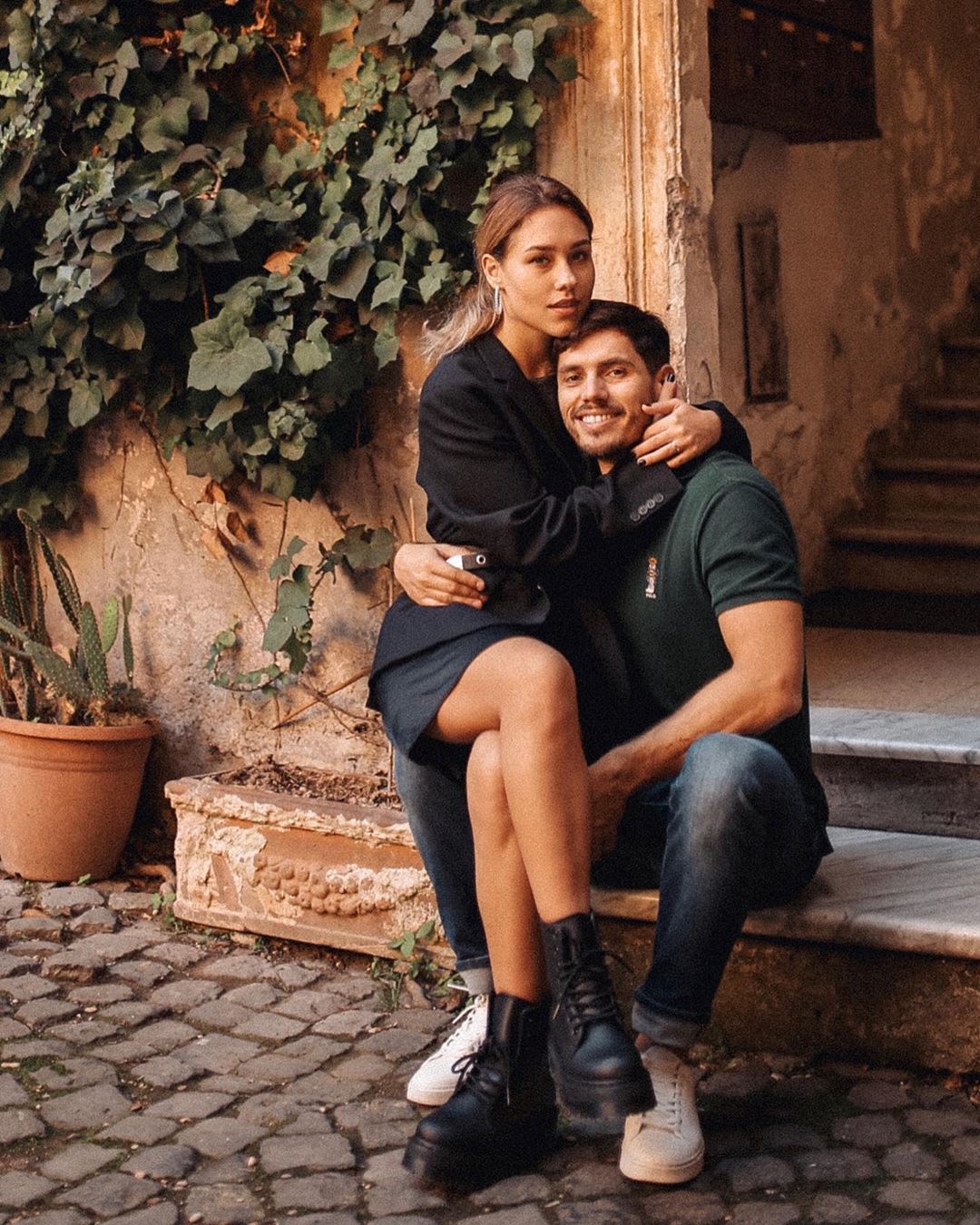 "Как звезды Голливуда": Холостяк 9 умилил сеть нежными фото с любимой из Рима