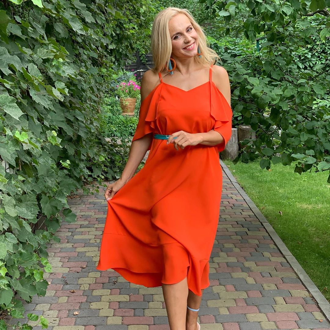 Глаз не отвести: очаровательная Лилия Ребрик покорила ярким летним образом