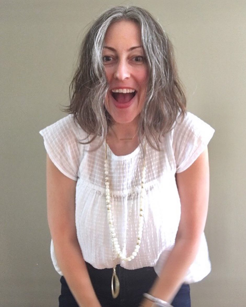 Седина - это красиво: женщины со всего мира присоединяются к необычному тренду