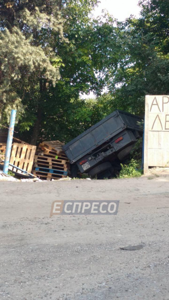 В Киеве столкнулись семь автомобилей, пострадал ребенок