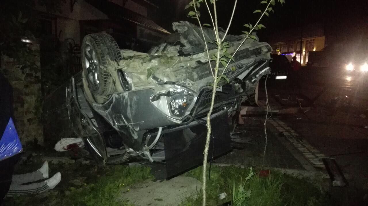 В Закарпатской области перевернулся автомобиль с пассажирами, погибли 2 человека