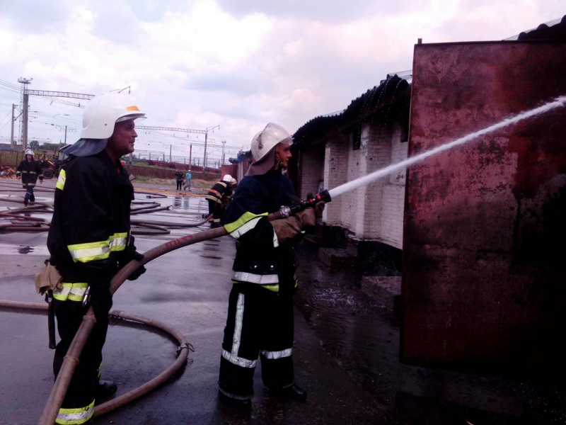 У Вінницькій області горить зерносховище