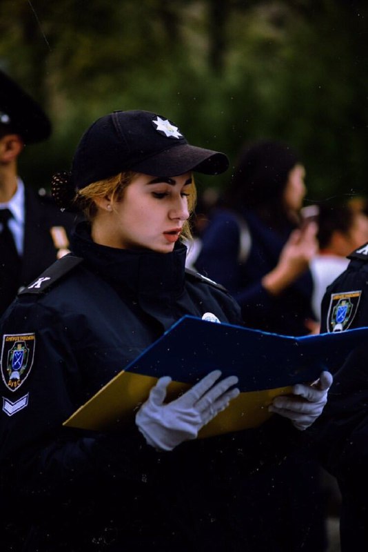 Згадала все, чого вчили: під Дніпром курсантка врятувала життя чоловікові на виборчій дільниці