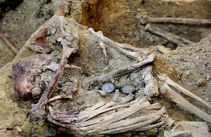 Археологи обнаружили захоронения жертв советских репрессий в ходе раскопок во Львове