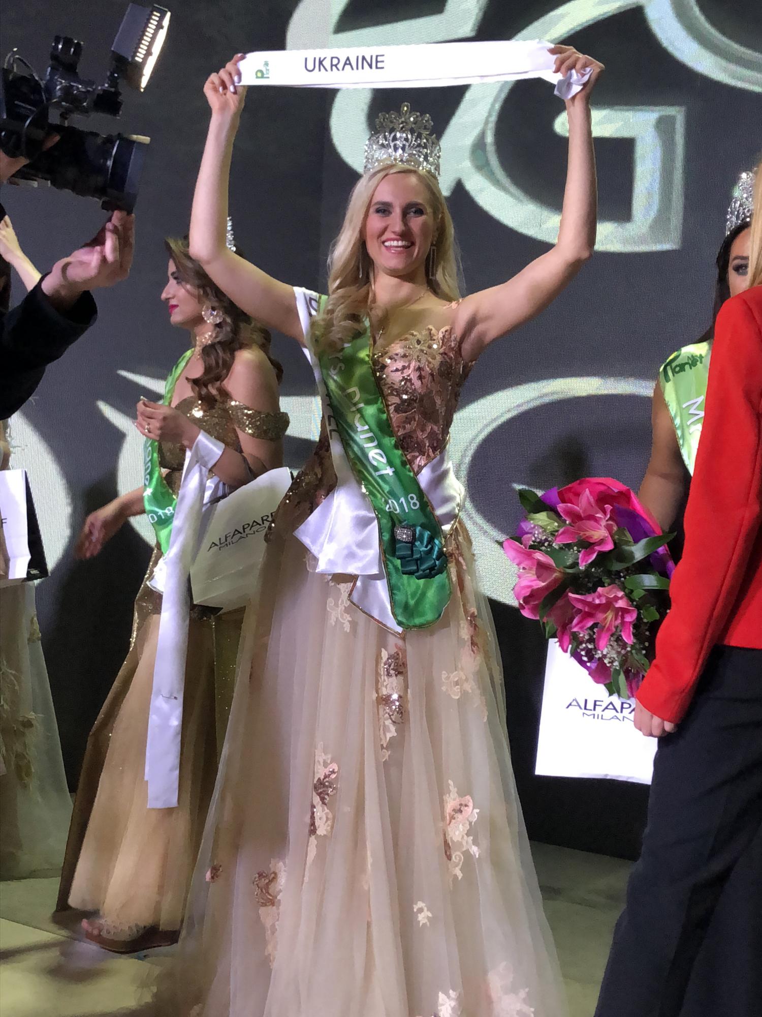 Украинка победила на конкурсе красоты "Миссис Планета 2018"