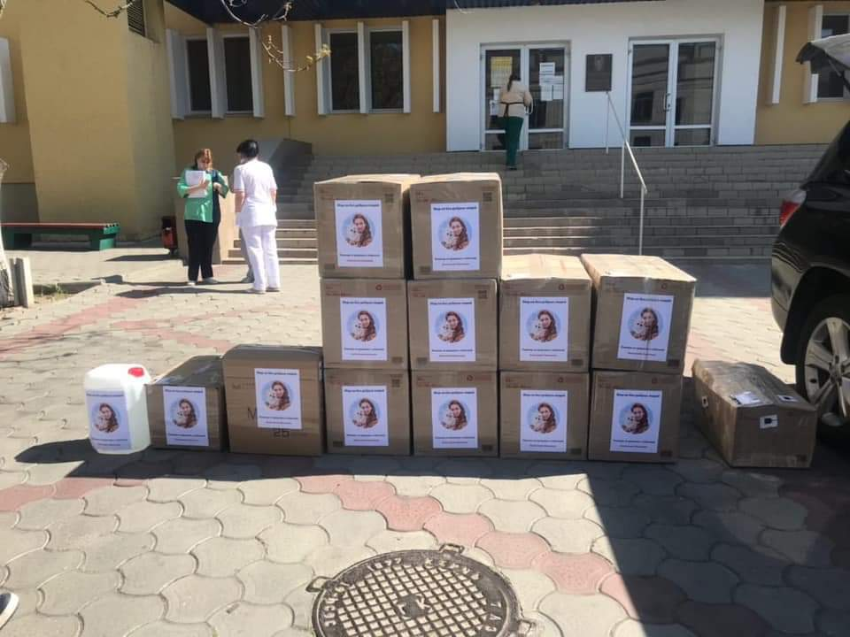 Українка залишилася в Китаї через собаку: дівчина зібрала допомогу для медиків в Україні