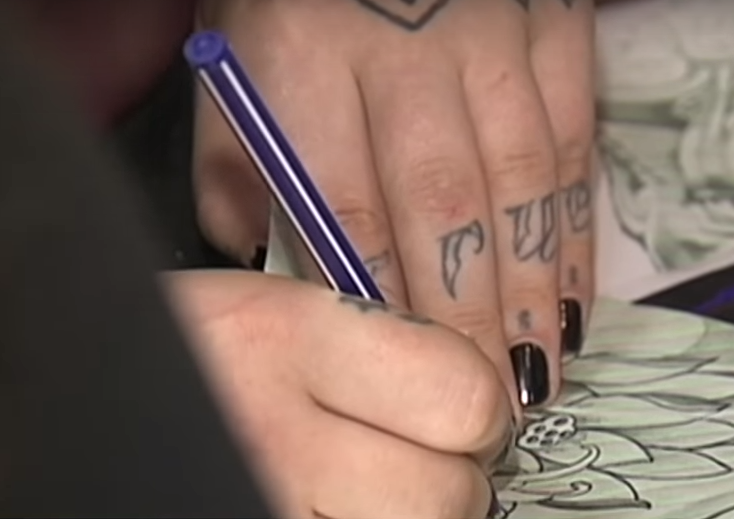 "Можно забыть": эксперт рассказала, куда нельзя трудоустроиться из-за тату (видео)
