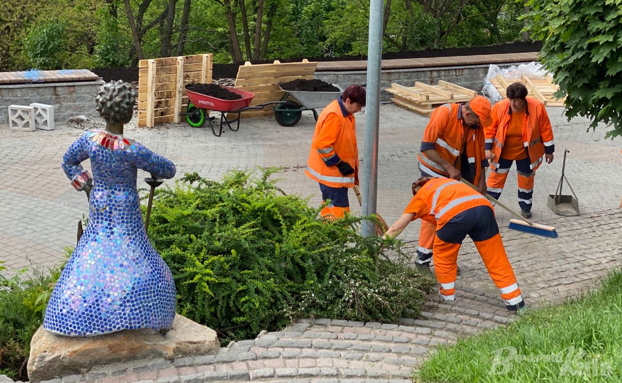 Нові фарби і арт-об'єкти: з'явилися фото Пейзажної алеї в Києві після реконструкції
