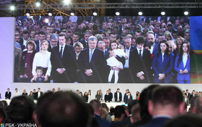 Сольный выход: как Петр Порошенко объявил об участии в президентских выборах