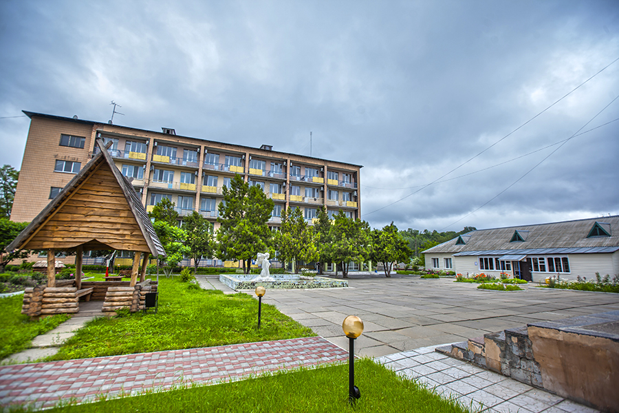 Перекрытые дороги и столкновения: митинг в Новых Санжарах против размещения эвакуированных из Уханя