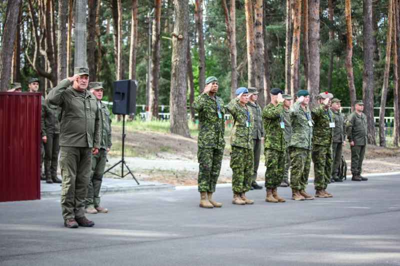В Киевской области стартовали совместные учения военных Нацгвардии и канадских инструкторов