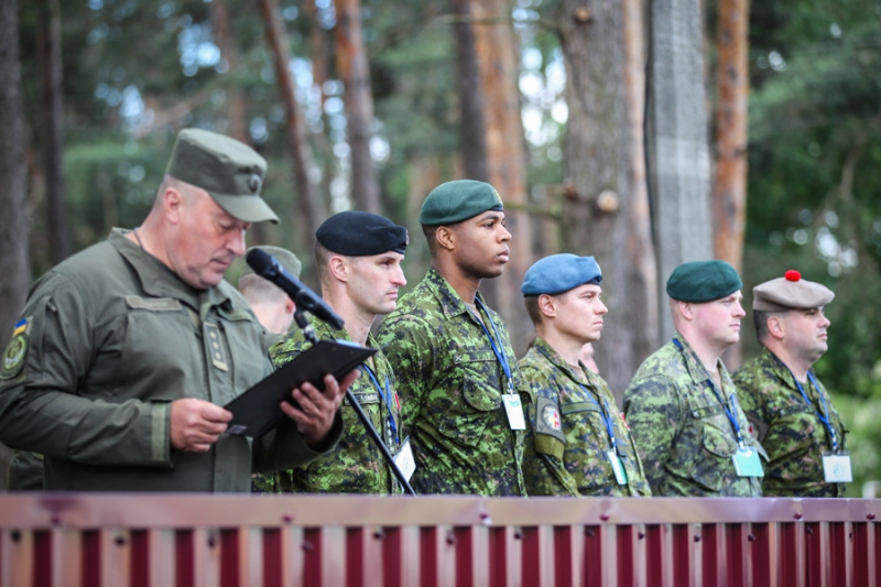 В Киевской области стартовали совместные учения военных Нацгвардии и канадских инструкторов