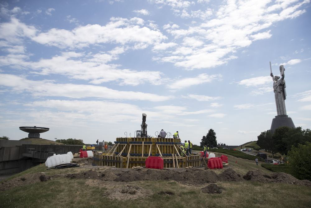 В Киеве изменят монумент "Родина-мать": как он будет выглядеть