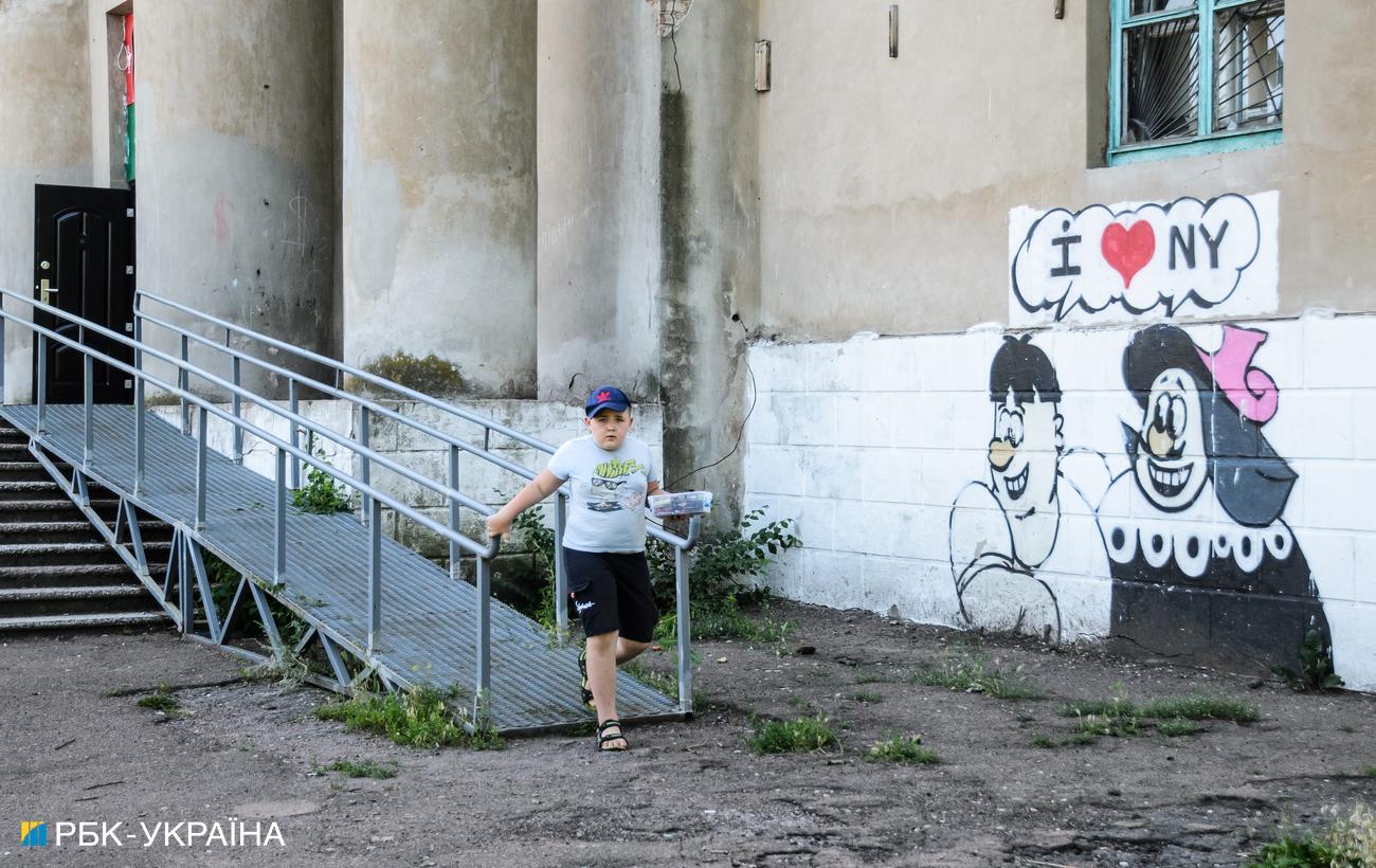 Война, фенол и немцы. Чем живет украинский Нью-Йорк у линии фронта