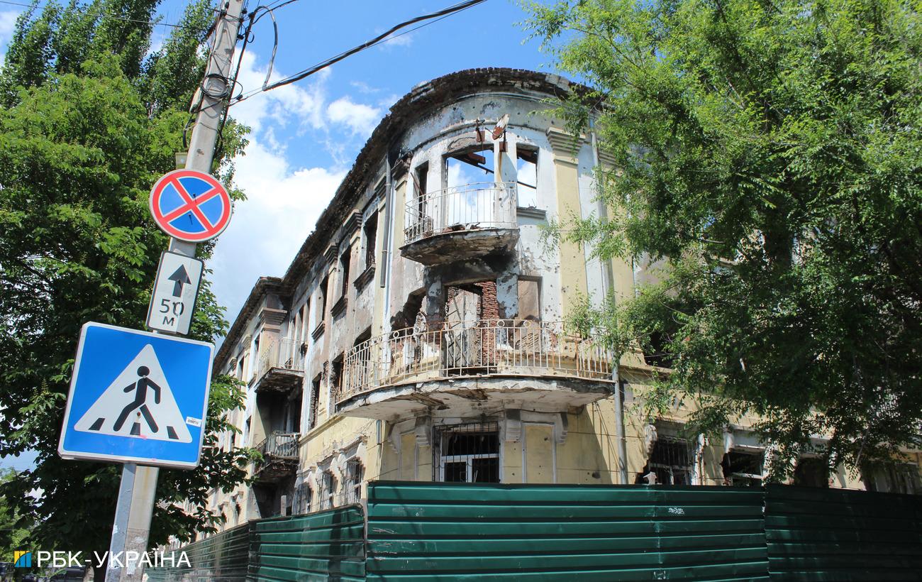 Город со шрамами. Как Мариуполь провел седьмую годовщину освобождения от боевиков