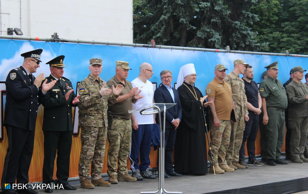 Город со шрамами. Как Мариуполь провел седьмую годовщину освобождения от боевиков