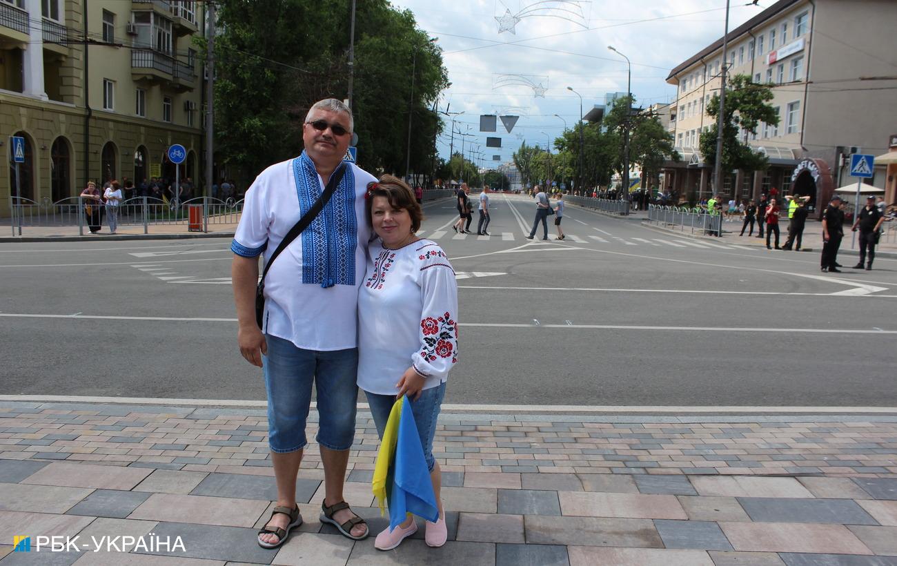 Город со шрамами. Как Мариуполь провел седьмую годовщину освобождения от боевиков