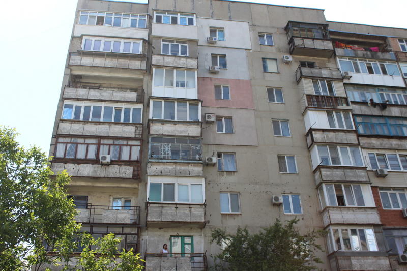 Город со шрамами. Как Мариуполь провел седьмую годовщину освобождения от боевиков