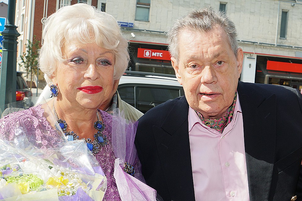 "Он покинул этот мир": жена Караченцова рассказала о последних днях актера