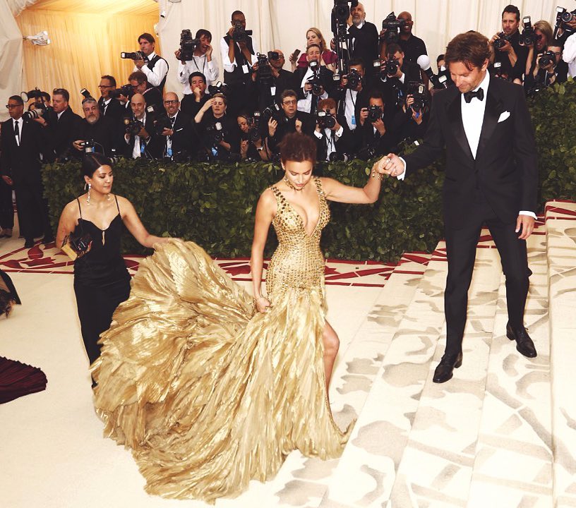 Не можна бути красивою такою: Ірина Шейк захопила чуттєвим фото у спідній білизні