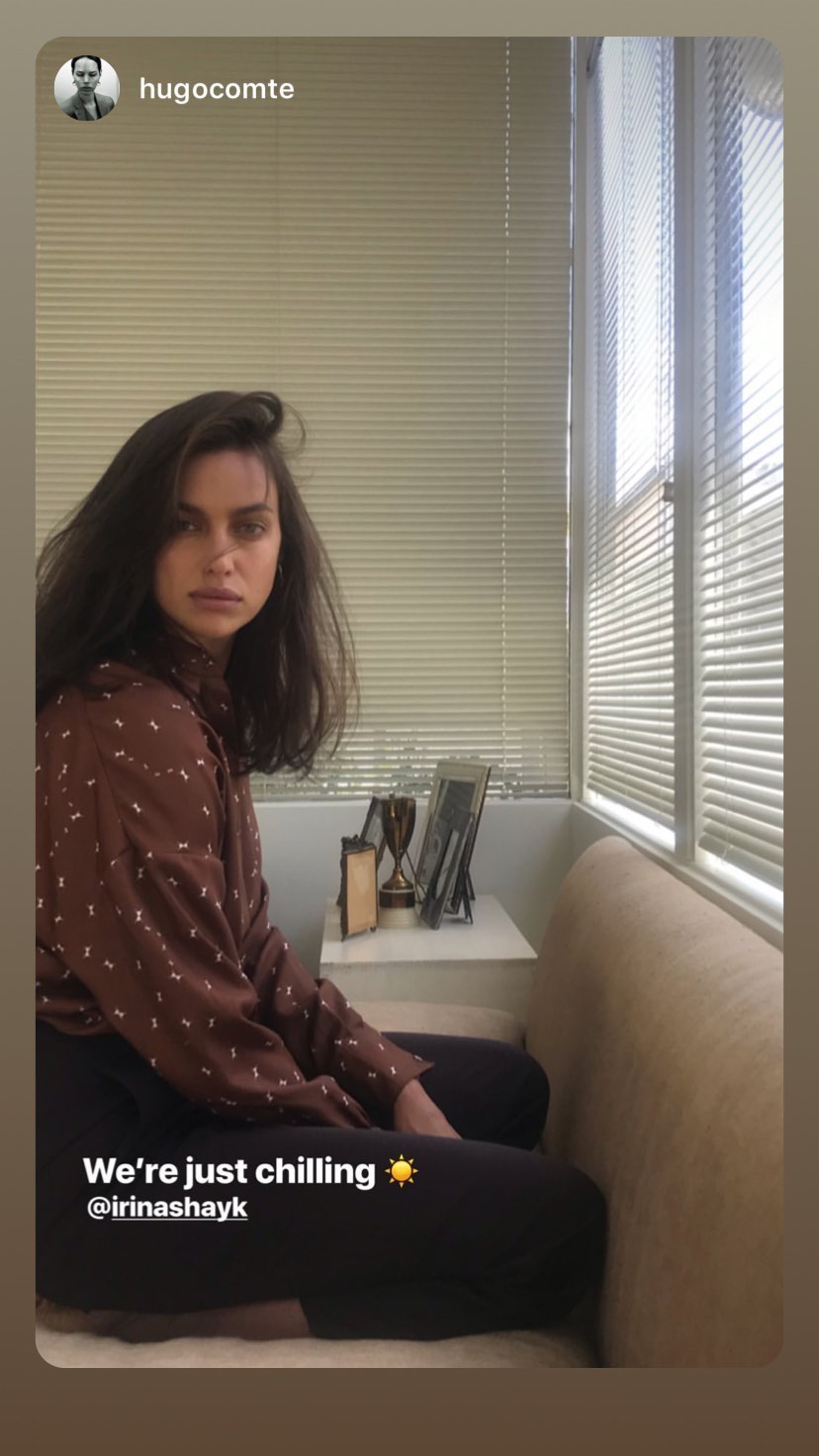 Женщина-загадка: Ирина Шейк заинтриговала поклонников стильным образом без макияжа