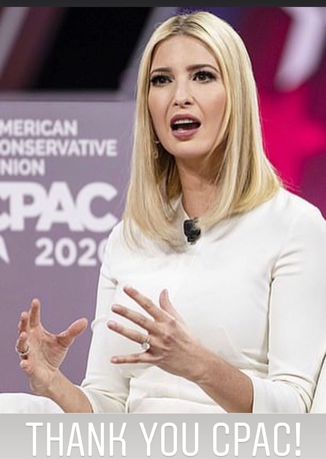 Иванка Трамп в платье за $2040 и золотых лодочках эффектно выделила формы