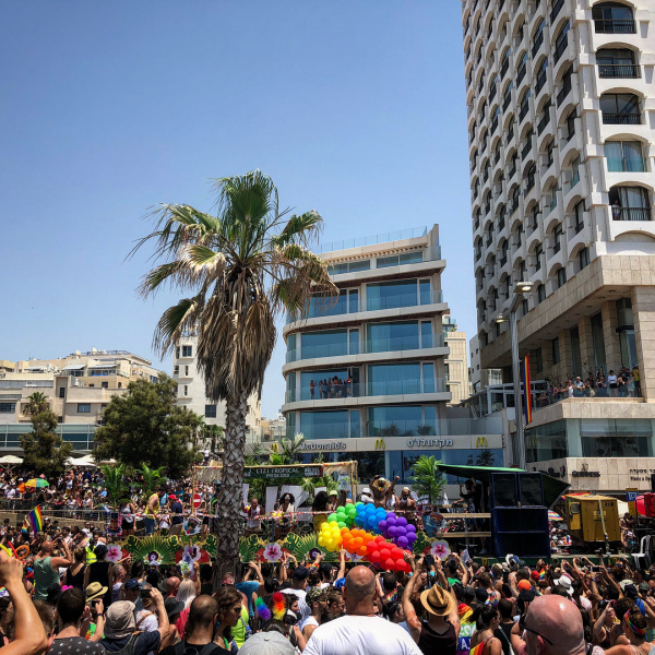 В Тель-Авиве прошел масштабный гей-парад: как это было (фото, видео)