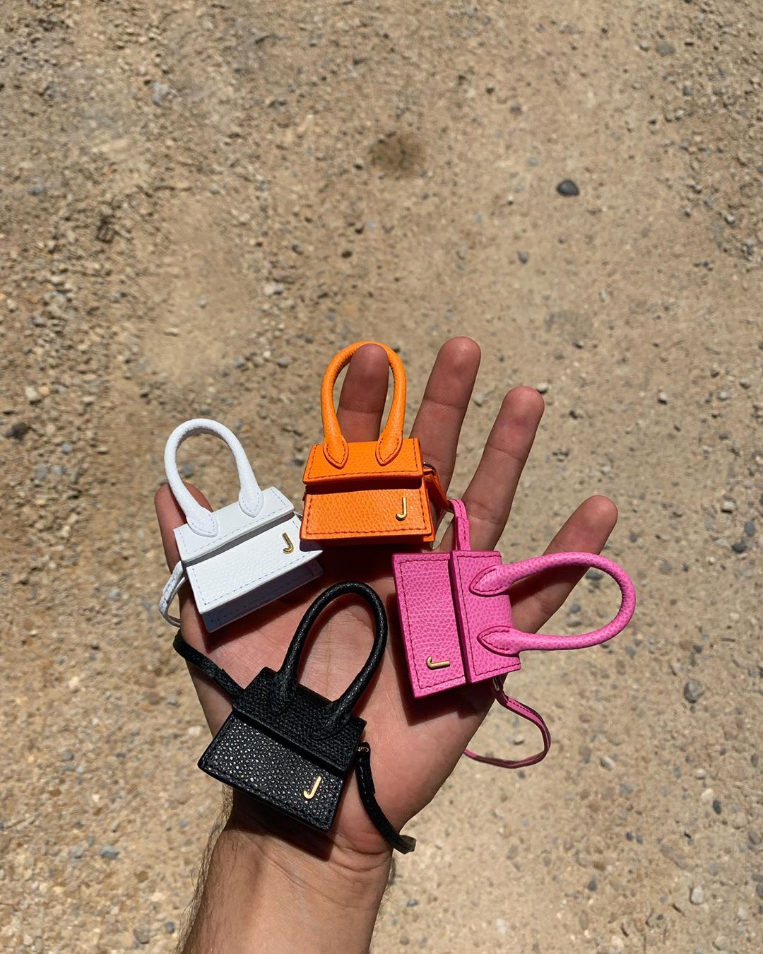 Трусики-джинсы и ресницы в носу: топ-10 странных и нелепых модных трендов 2019 года