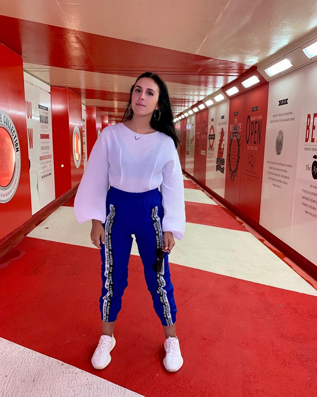 В ніжній блузі і спортивках: Джамала здивувала сміливим образом з Лондона