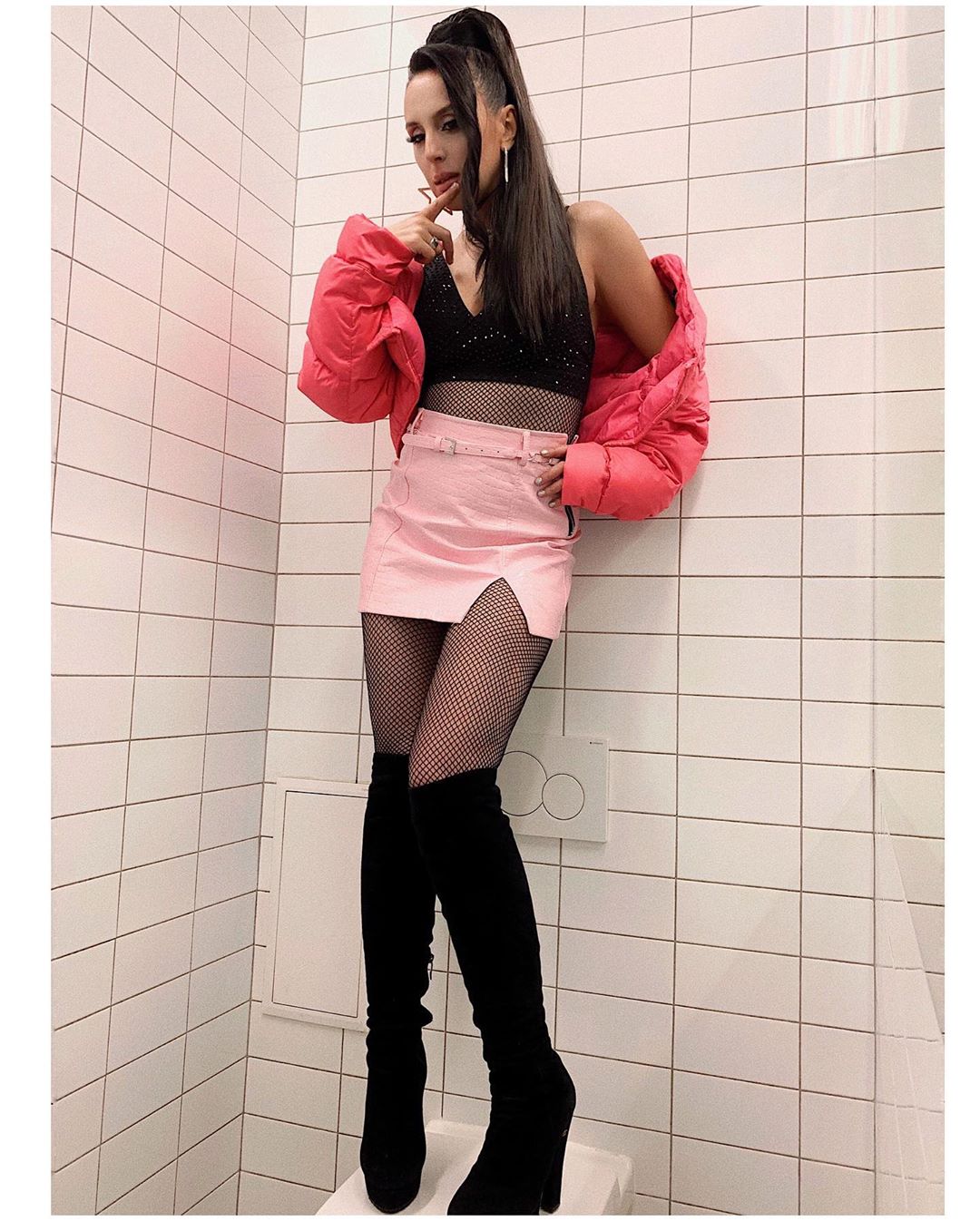 Девочка из 90-х: Каменских, Дорофеева и Полякова показывают самую трендовую прическу лета 2020