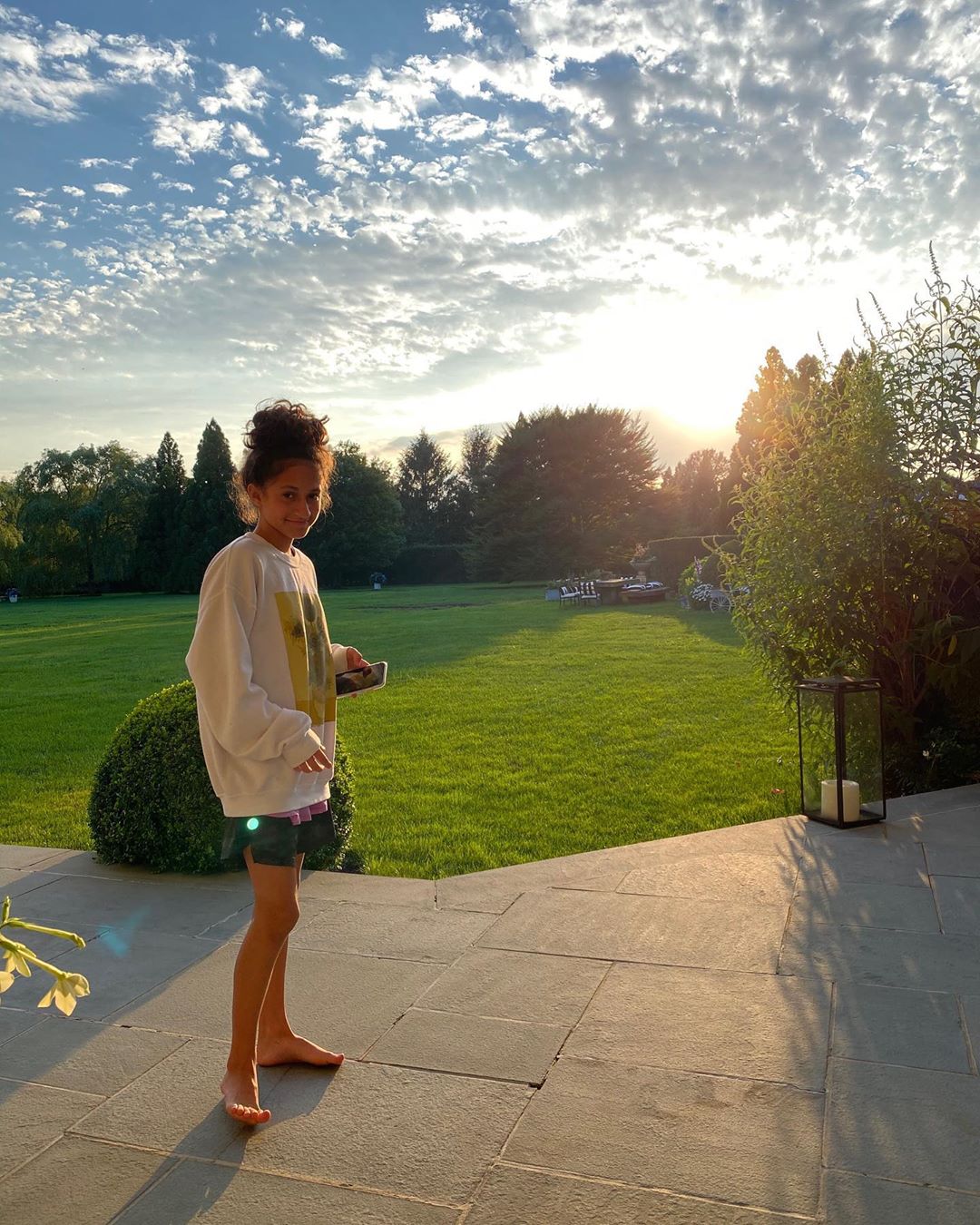 Мамина мини-копия: Дженнифер Лопес растрогала сеть редким фото 12-летней дочери