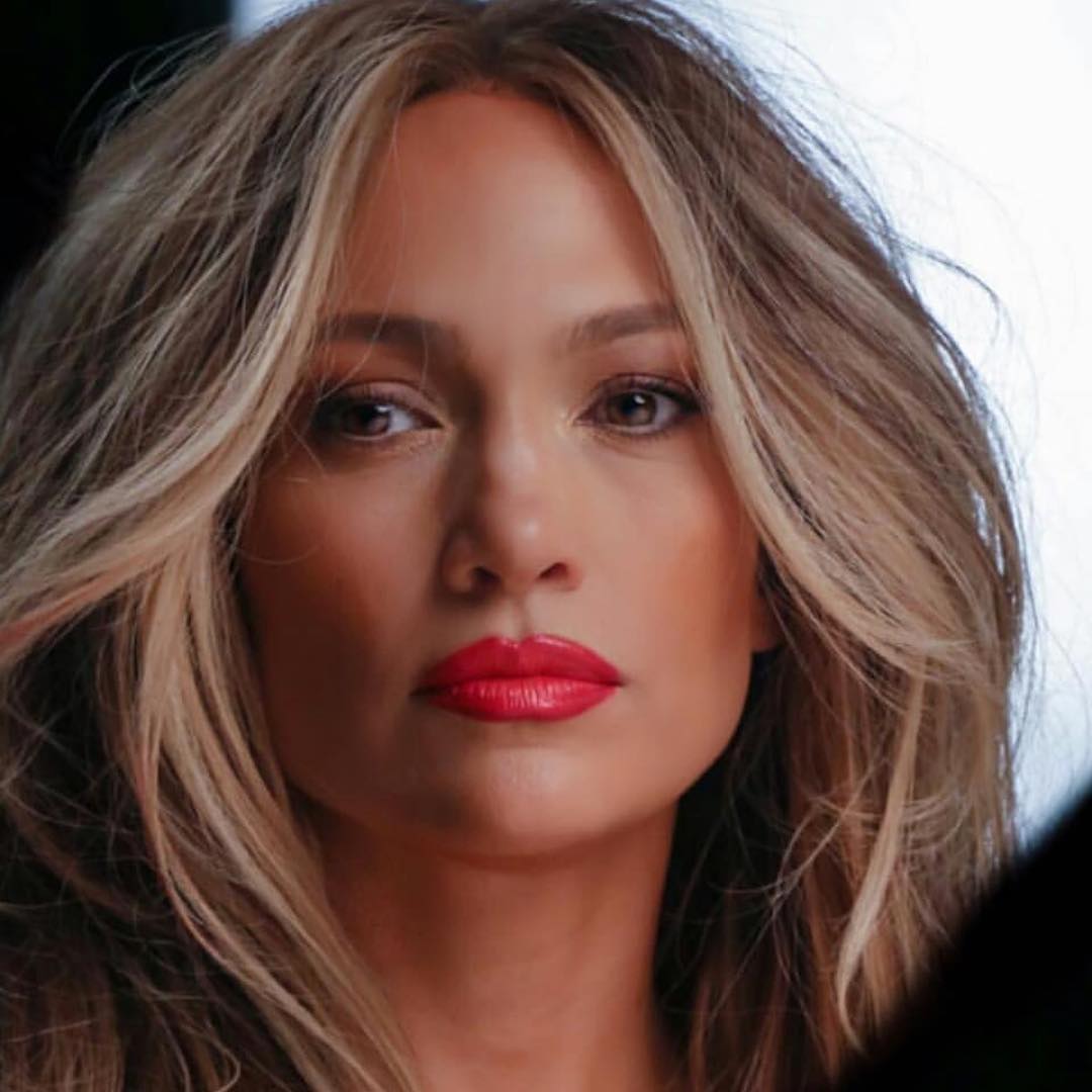 Вот это ноги! 50-летняя Дженнифер Лопес показала совершенное тело в леопардовом костюме