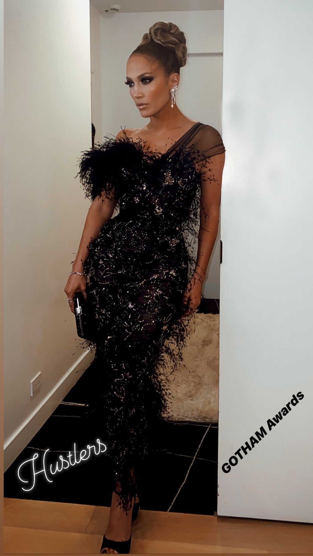 Глаз не отвести: Дженнифер Лопес покорила совершенным телом в роскошном платье