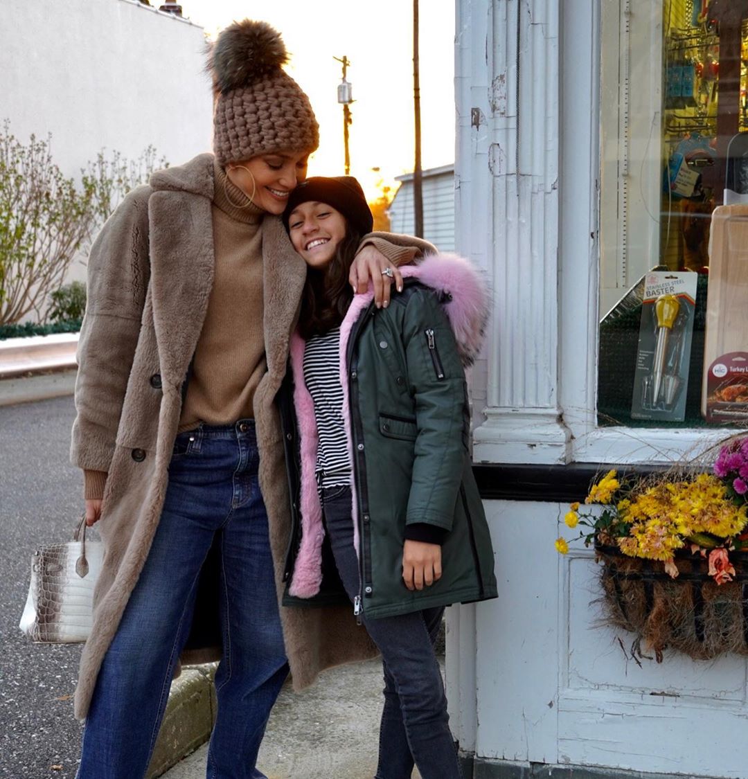 Одне обличчя: дочка Дженніфер Лопес вражає схожістю із зірковою мамою на її архівних фото