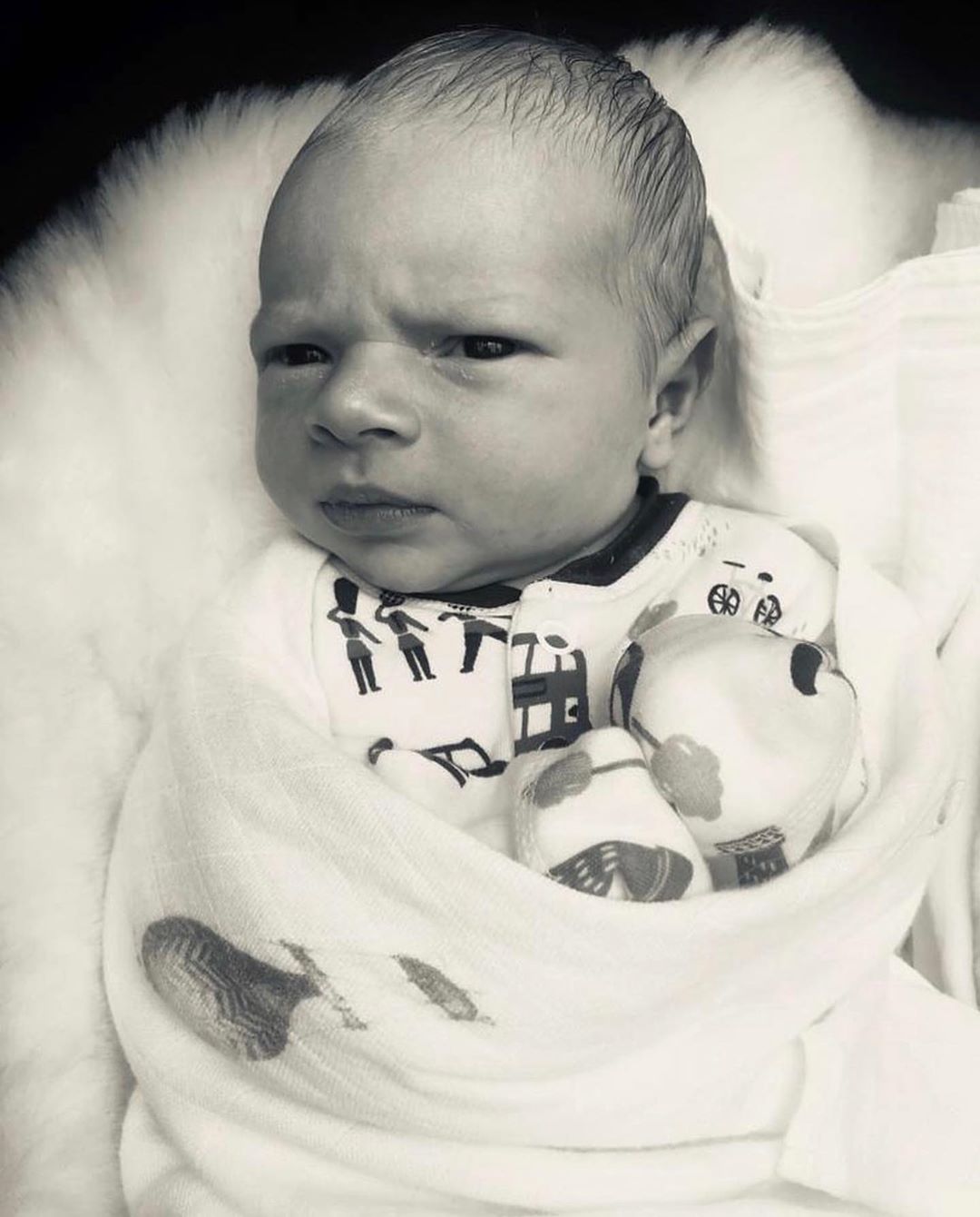 Словно подросток: 37-летняя Наталья Водянова восхитила стройными ногами в мини-юбке