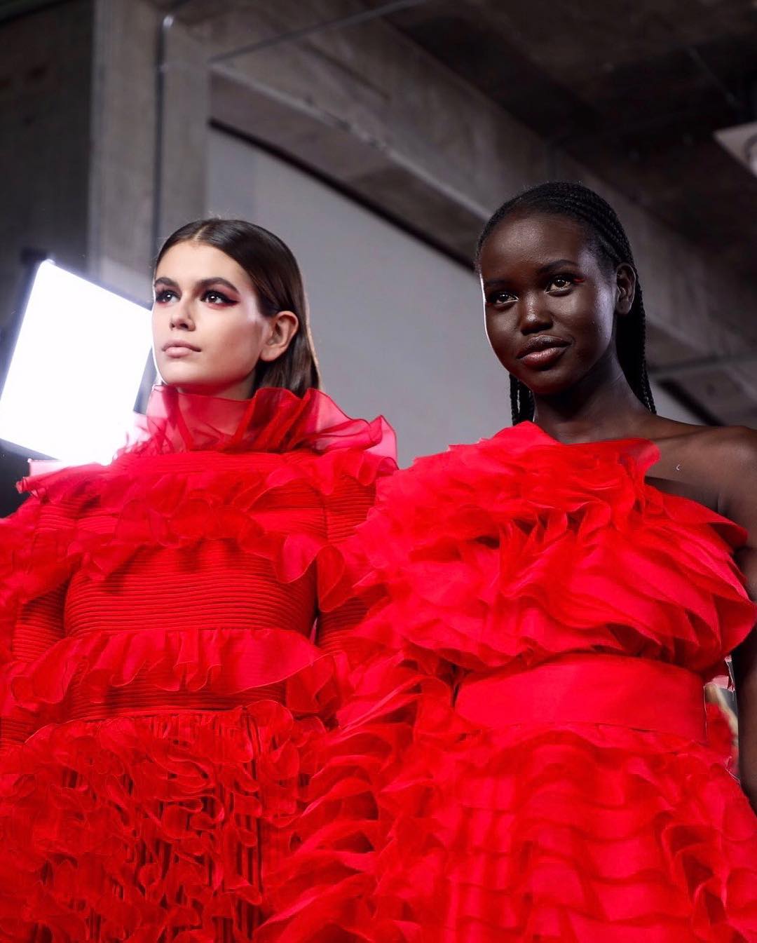 Дочь Синди Кроуфорд в роскошном наряде стала звездой показа Valentino