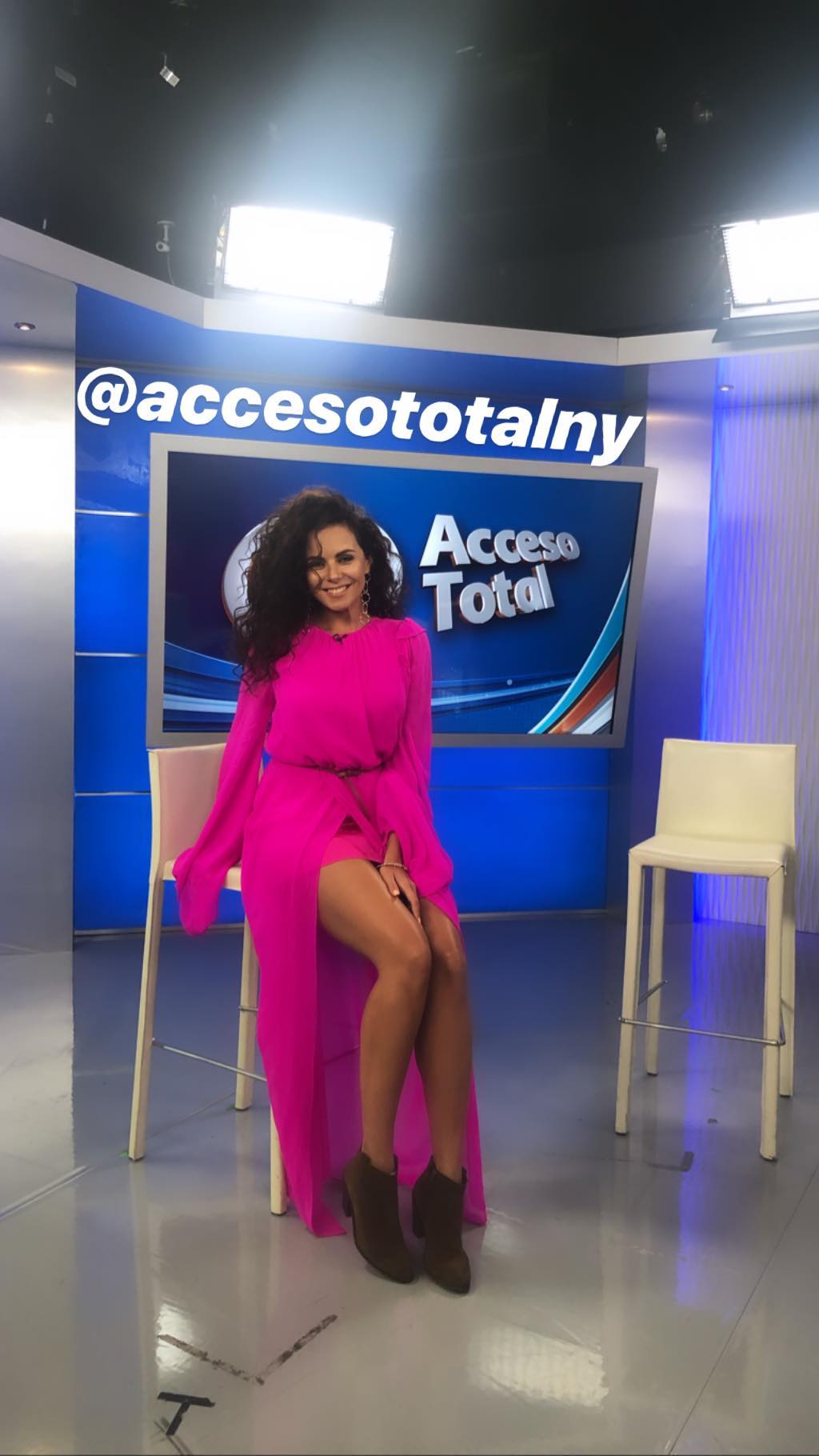 "Не худей уже, хватит": новый образ Насти Каменских в воздушном платье покоряет сеть