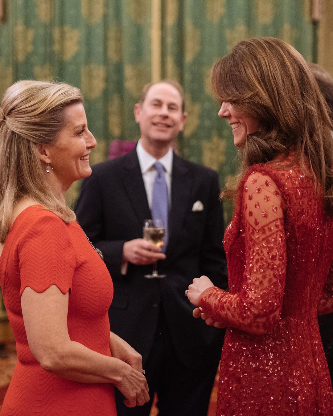 Кейт Миддлтон в платье из прозрачного тюля покорила эффектным образом на первом сольном приеме принца Уильяма