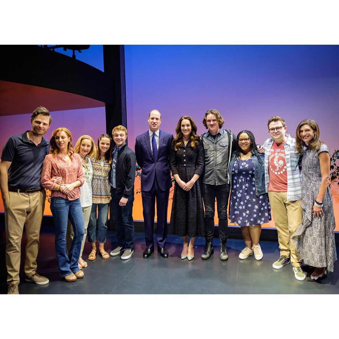 Кейт Миддлтон эффектно выделяет талию в твидовом платье с пышной юбкой - сама элегантность