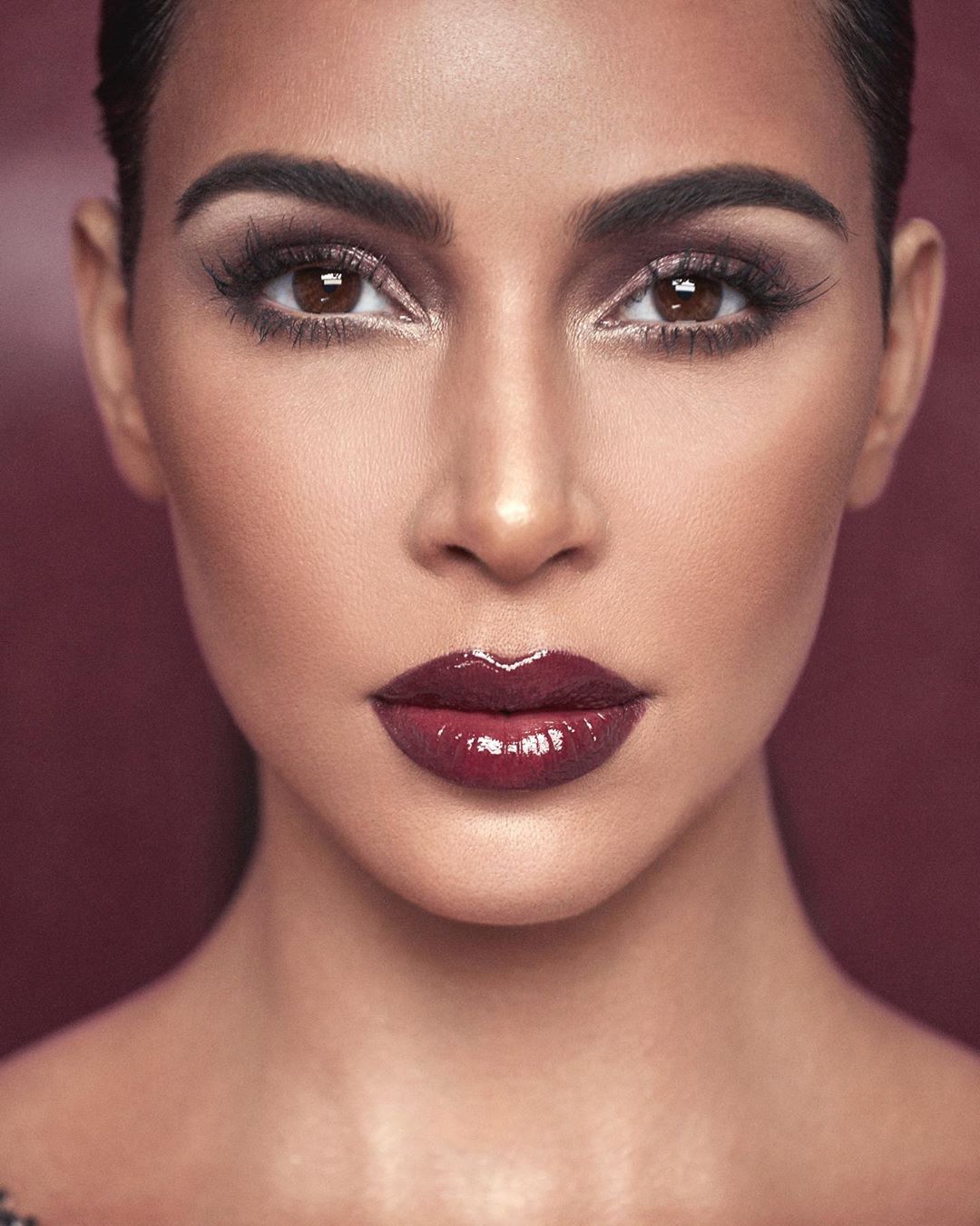 Всем сиять! 3 варианта новогоднего макияжа в стиле сестер Кардашьян-Дженнер